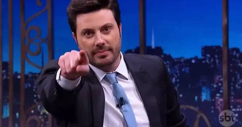 Danilo Gentilli expõe o que cantor fez com ele ao ter prisão decretada e detona: "Estou pouco me c*gando"