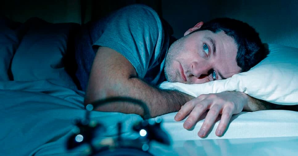 Especialistas confirmam: Hábito comum antes de dormir está colocando saúde de milhões em risco