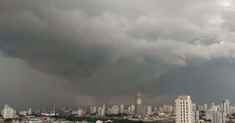 Nova frente fria desembarca no Brasil: Veja o que vai acontecer em SP