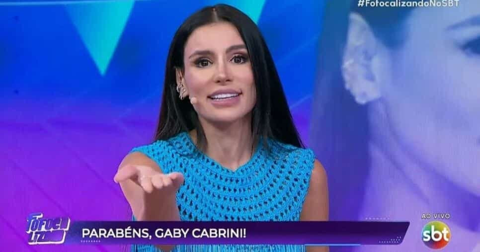 Gaby Cabrini dá chá de sumiço no SBT após procedimento estético e verdade vaza: "Estava um dragão"
