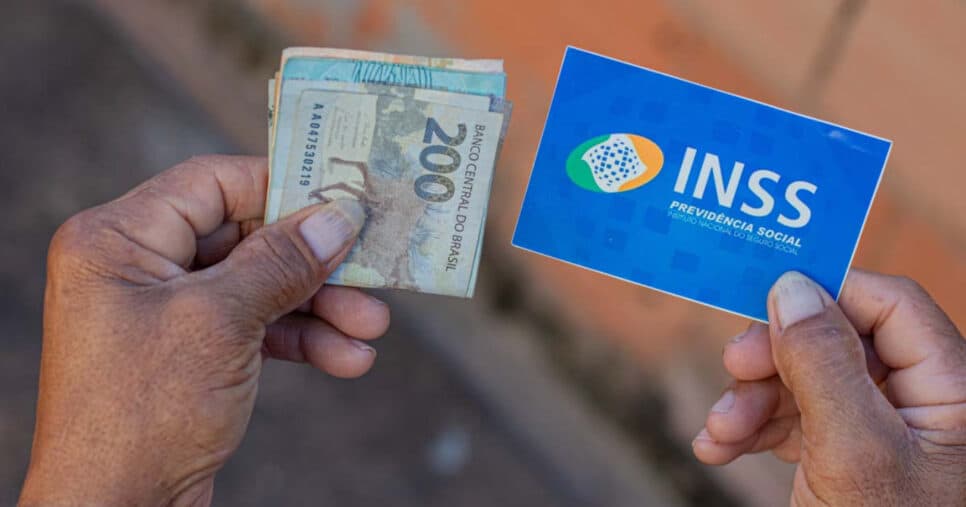 Posso acumular benefícios do INSS? O que a lei tem a dizer em 2025