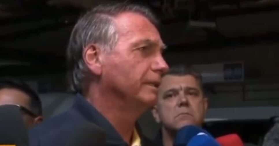 Chocante: O que Bolsonaro diz sobre pendrive achado escondido no banheiro da casa dele?