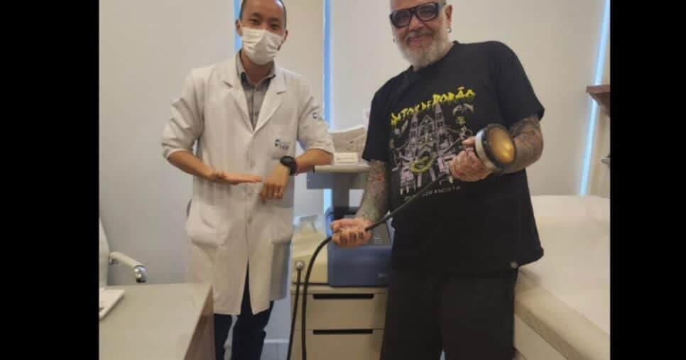 João Gordo e o médico Leandro Luamoto (Foto Reprodução/Instagram oficial João Gordo)