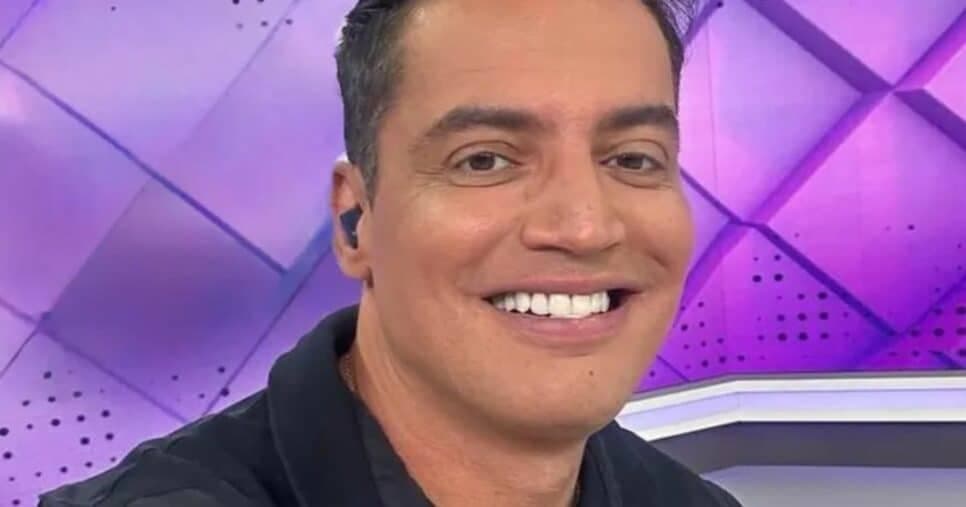 Leo Dias aparece no Fofocalizando após demissão com recado no SBT: "Eu preciso dizer"