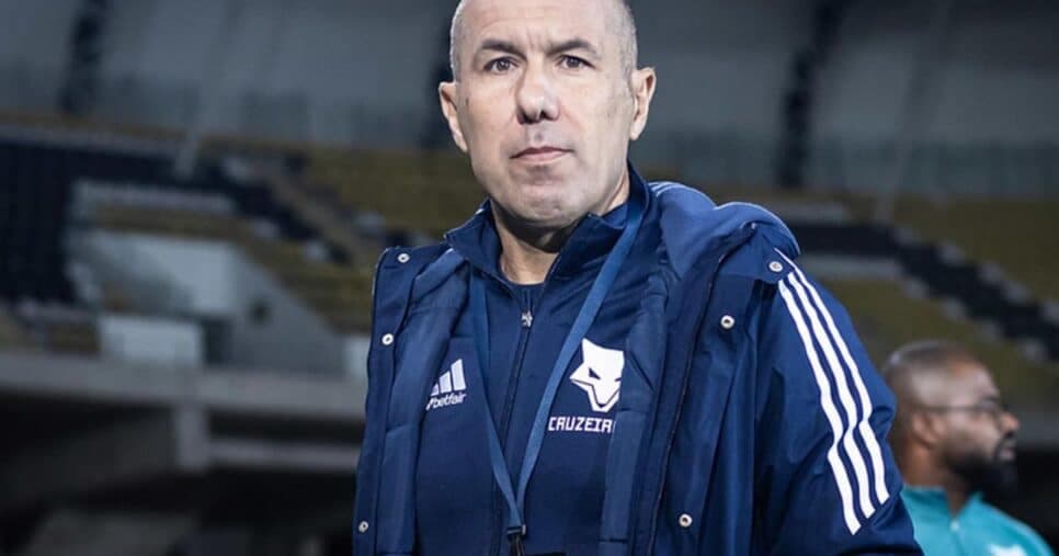 Leonardo Jardim crava substituto de Kaiki no Cruzeiro após craque de R$ 18M ter saída confirmada