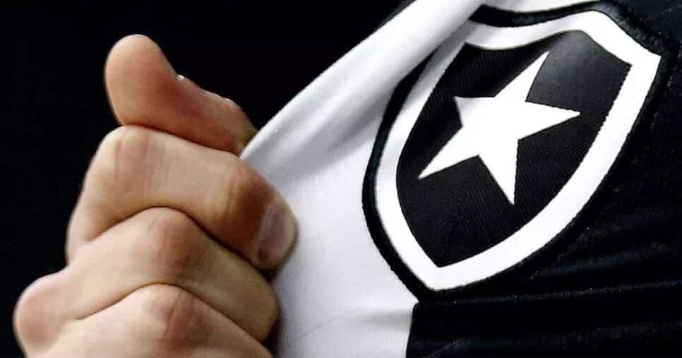 Volante de R$ 18M do Botafogo pode assinar com rival da série A em 2026