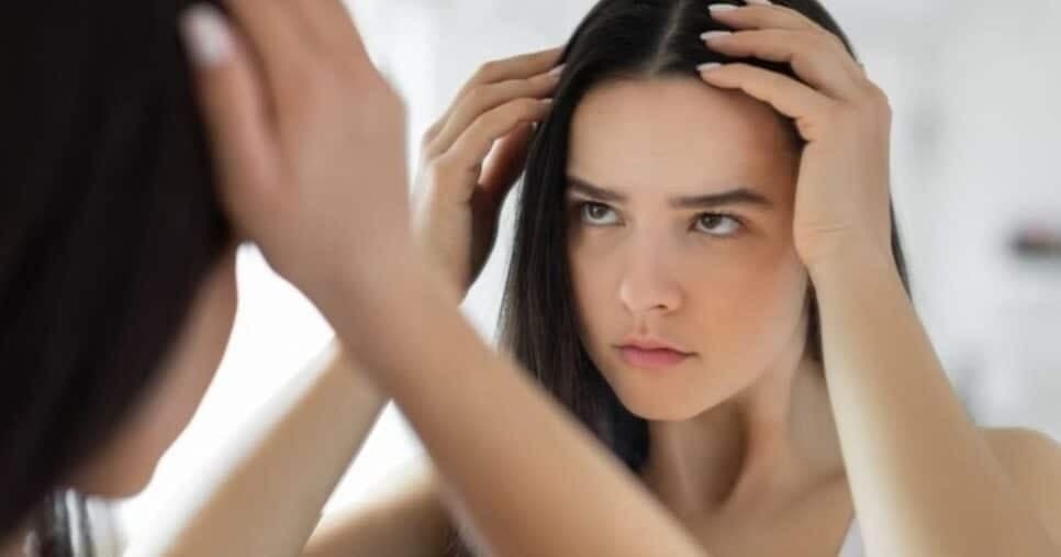 Fim do cabelo branco: Produto de R$ 18 substitui a tinta e é fácil de aplicar