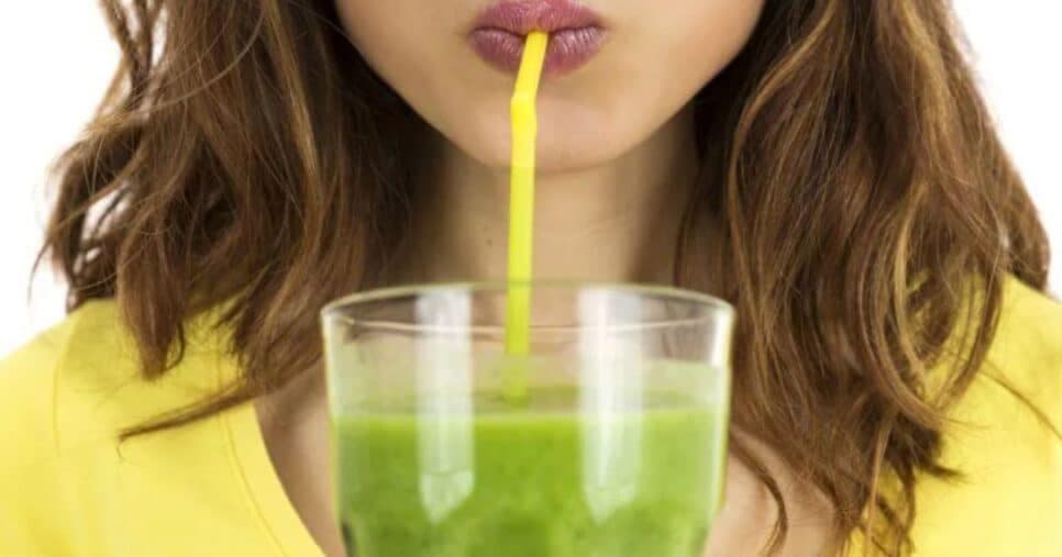 Tomar suco de suco 100% da fruta engorda? Estudos revelam a verdade