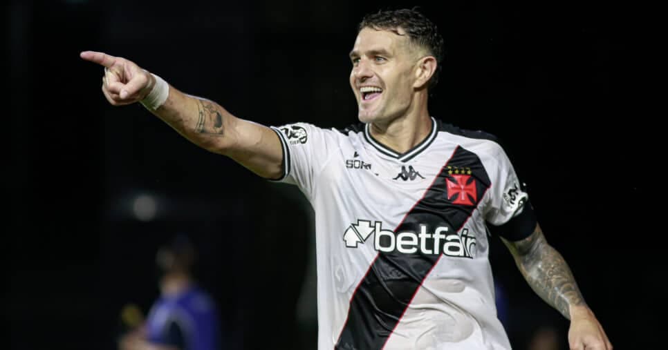 Dupla de Vegetti: Fernando Diniz exige e Vasco busca outro atacante titular