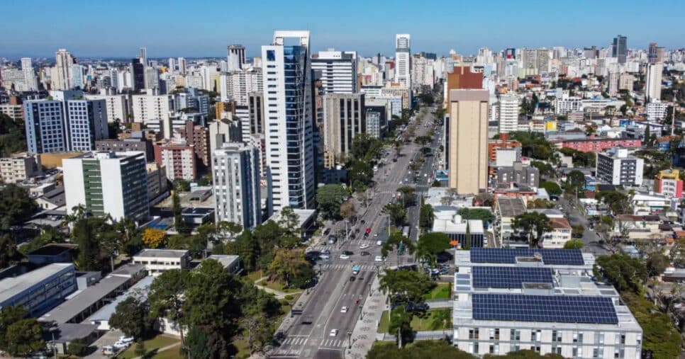 A cidade onde o salário mínimo é de R$2275 e está atraindo brasileiros