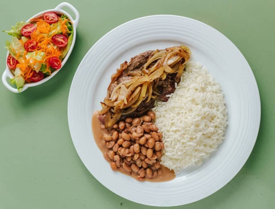 Prato cheio: Governo comunica imposto zero na carne, arroz, e feijão