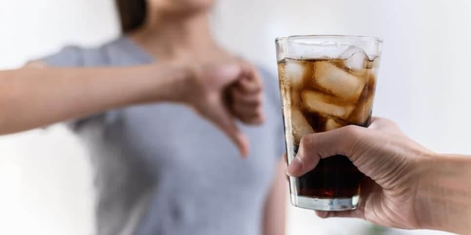 O que acontece no corpo quando você para de tomar refrigerante por 30 dias