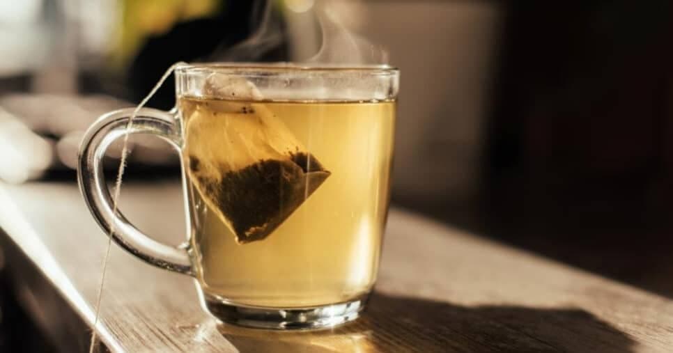 Chá potente suga as rugas das mulheres 45+ e restaura o colágeno da pele