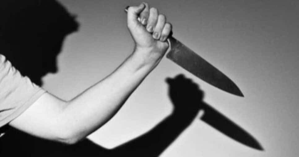 “Atacada com uma faca”: Homem mata a esposa e na sequência implora desculpas à sogra