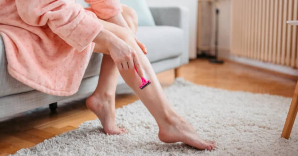 Adeus, clínicas de estética: 5 dicas definitivas para conseguir fazer depilação em casa