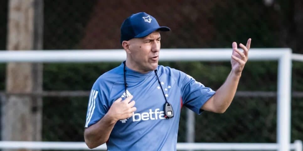 Leonardo Jardim em festa com 2 reforços confirmados ao Cruzeiro em 2025