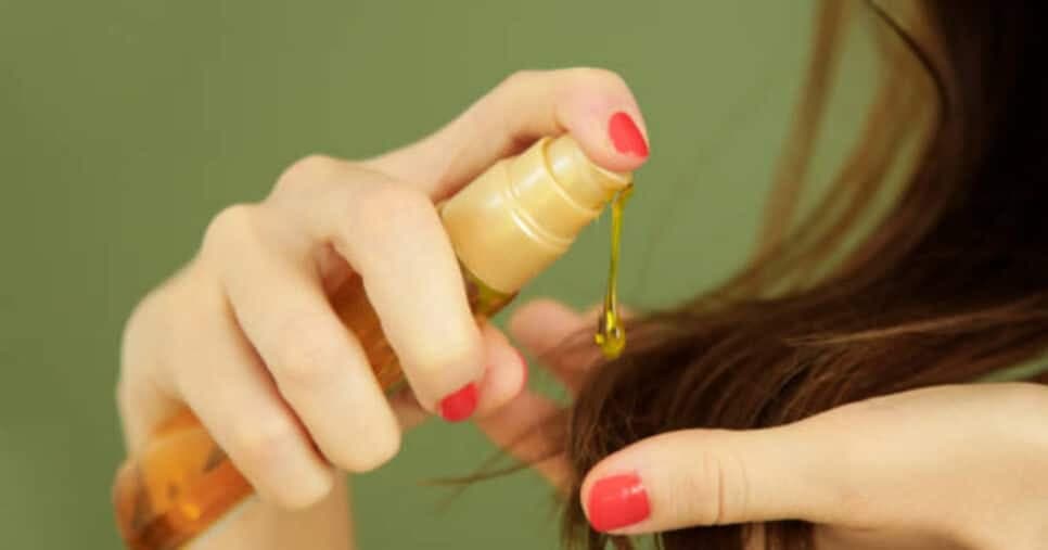 Nem hidratação de salão faz: 5 óleos capilares restauram fios quebradiços e secos