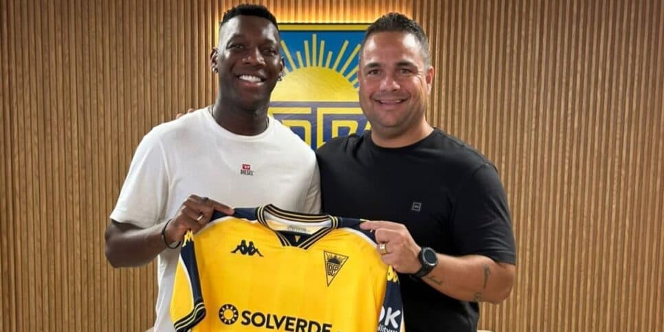 Patrick de Paula assinou com o Estoril (Reprodução: Divulgação)