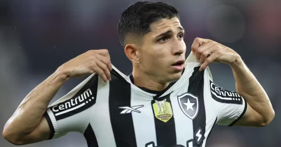 Textor assina com reforço de R$21M para ser dupla de Savarino no Botafogo