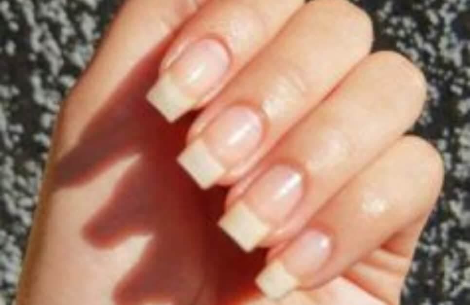 Alternativa barata e caseira para deixar as unhas gigantes sem sair de casa