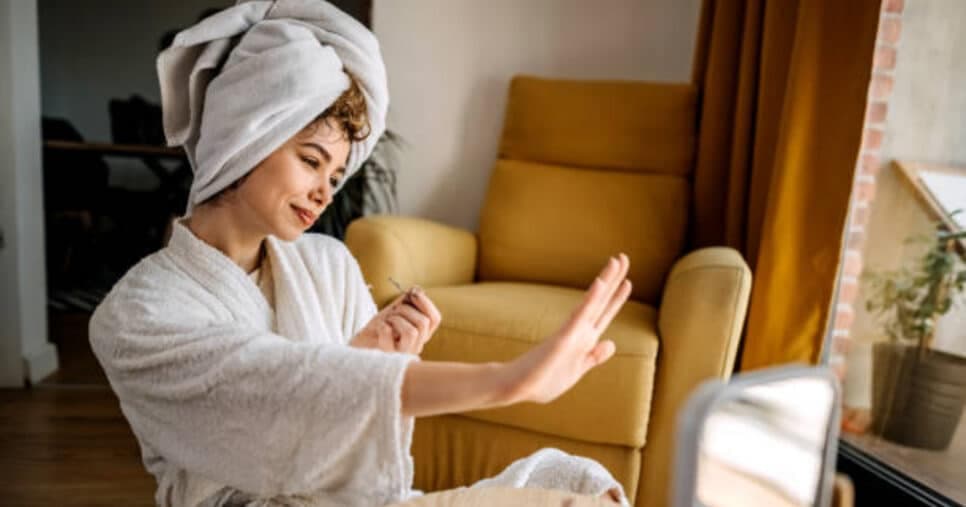 Manicures escondem: Descobri os segredos para manter unhas fortes e gigantes sem gel