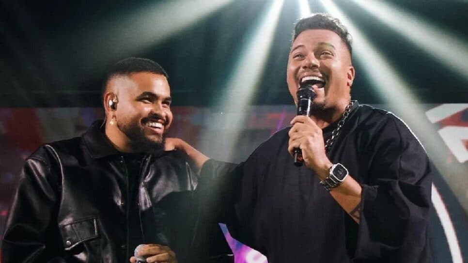Yan e Sorriso Maroto assumem o 1º lugar nas rádios do Brasil com “Fica com Deus”, o samba mais escutado atualmente no país