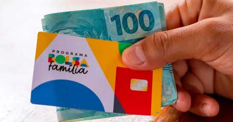 Bolsa Família libera saque de mais de R$ 1 mil junto com +1 saque extra - Foto: Montagem