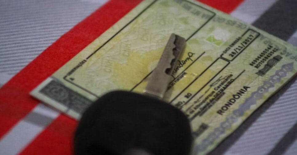 Suspensão da CNH? Lei de trânsito em vigor arranca veículo e documento por esse motivo