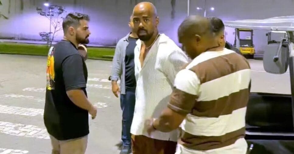 (Diogo Marley, fotógrafo da Globo, foi preso por tentativa de assassinato saindo do Projac / Reprodução)

