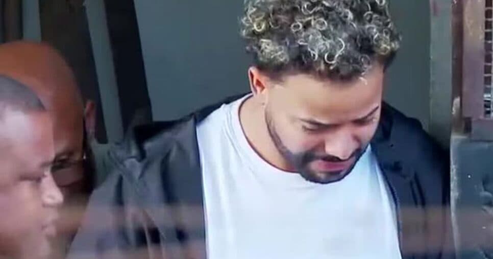 Hylato Santos chora ao ser transferido de presídio e defesa faz alegação por ele ser gay
