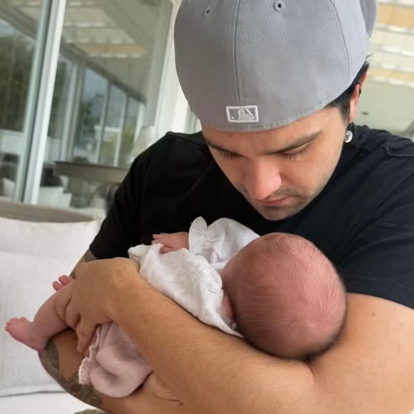 Luan Santana e a filha Serena - Foto: Internet Luan Santana e a filha Serena - Foto: Internet