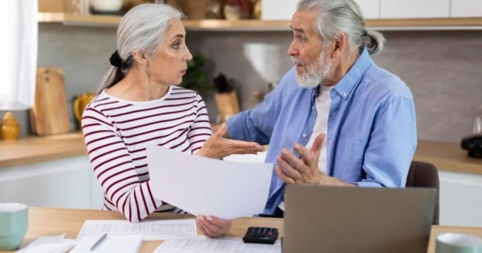 Remédio de graça e mais 10: Lei em vigor traz 11 benefícios aos idosos 65+ em 2025
