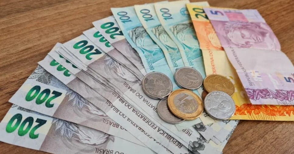 Salário mínimo de R$1.925: Governo já prevê aumento e avisa quando deve chegar