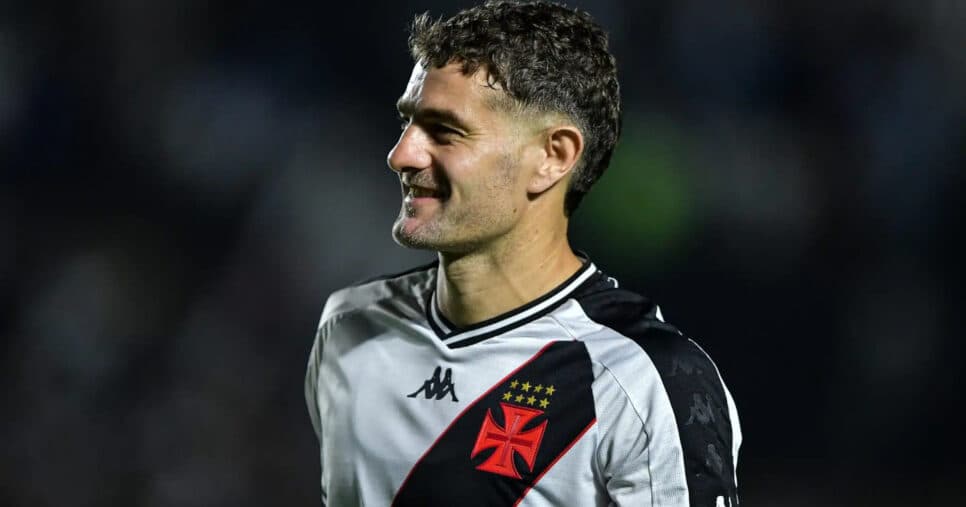 R$ 65M e novo atacante titular de Diniz: Vasco busca atacante para ser dupla de Vegetti