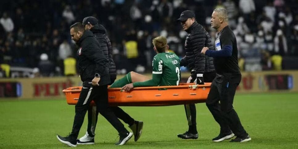 Bruno Fuchs saiu sentindo dores na coxa contra o Corinthians (Reprodução: Marcos Ribolli)