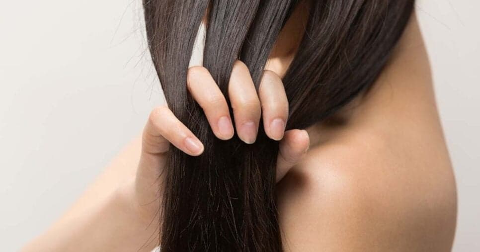 Sem química: Misturinha com 5 ingredientes caseiros alisa o cabelo das mulheres mais que progressiva