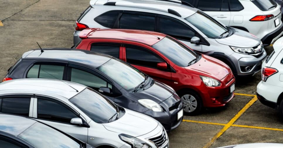 Bancos podem tomar carros sem precisar ir à Justiça? Veja o que lei em vigor diz em 2025