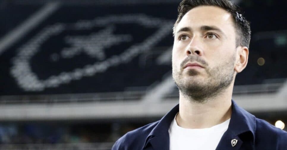 Davide Ancelotti é comunicado com retorno crucial de meio-campista de R$44M no Botafogo hoje(23)