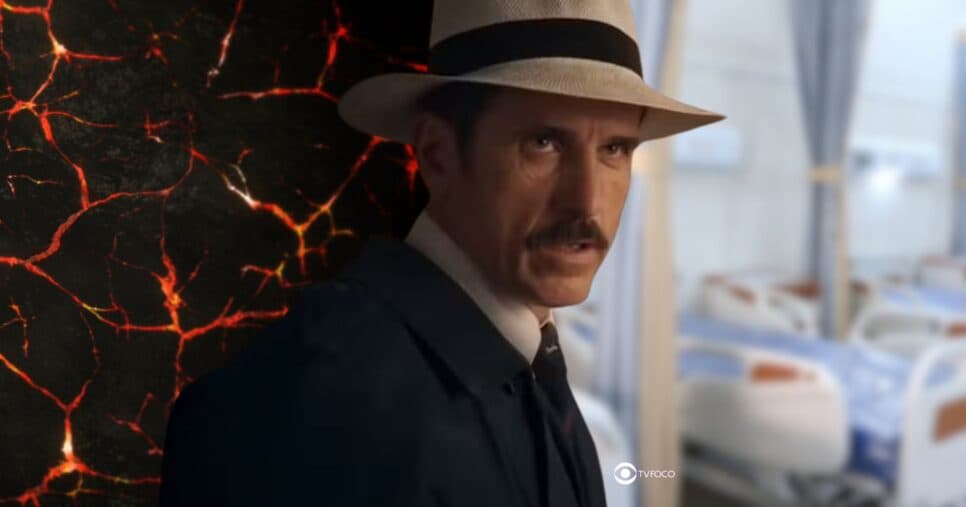 Ernesto vive inferno ao fugir das mãos do detetive e vai parar em leito de hospital em Êta Mundo Melhor