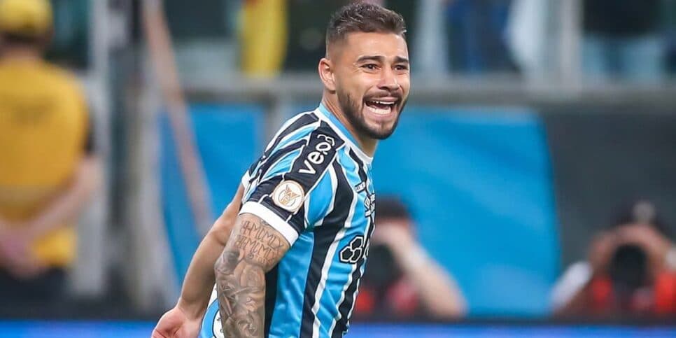 João Pedro deve retornar ainda em agosto aos gramados (Reprodução: Lucas Uebel)