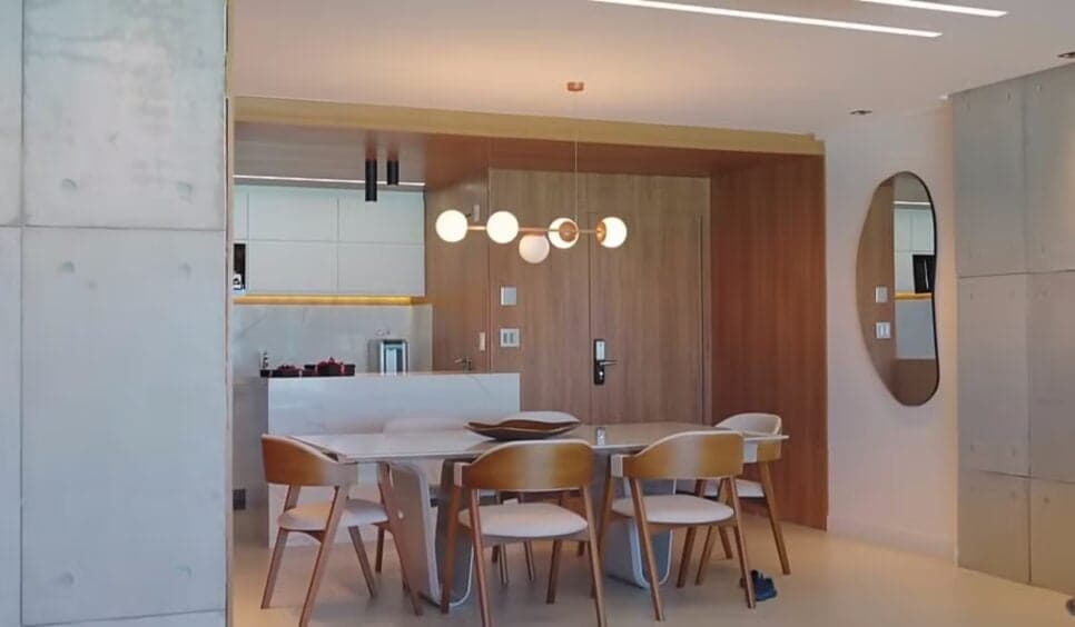 Álvaro comprou apartamento de luxo para a família (Foto: Reprodução/ YouTube)
