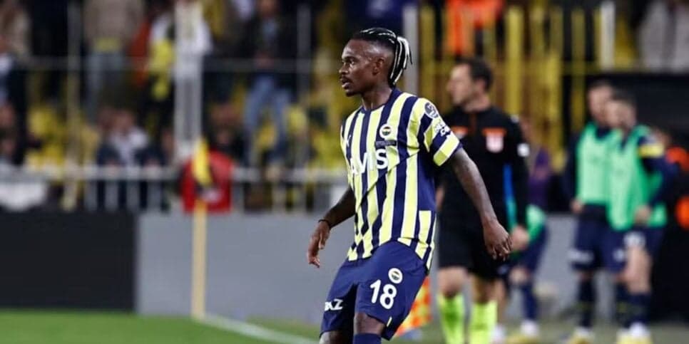 Lincoln está sem vínculo assinado e livre no mercado (Reprodução: Fenerbahçe)