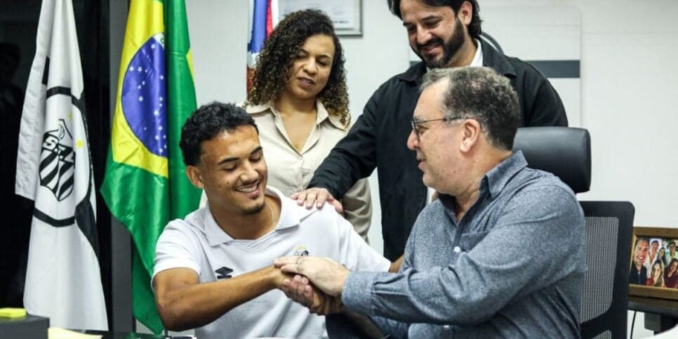 Pepê Firmino renovando com o Santos (Reprodução: Raul Baretta)