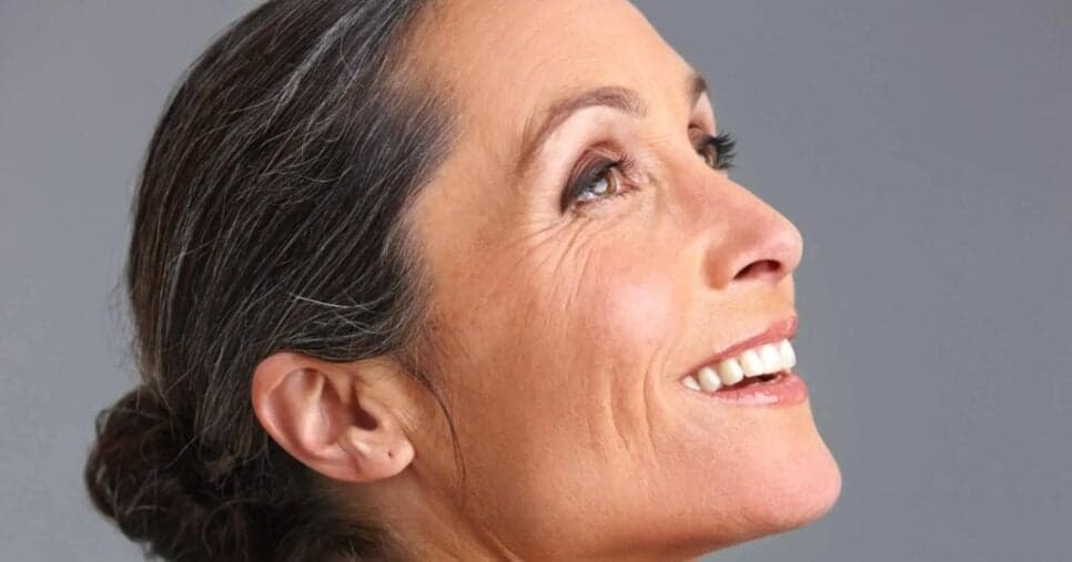 Botox natural: Misturinha com 2 ingredientes disfarça as rugas das 50+ em minutos