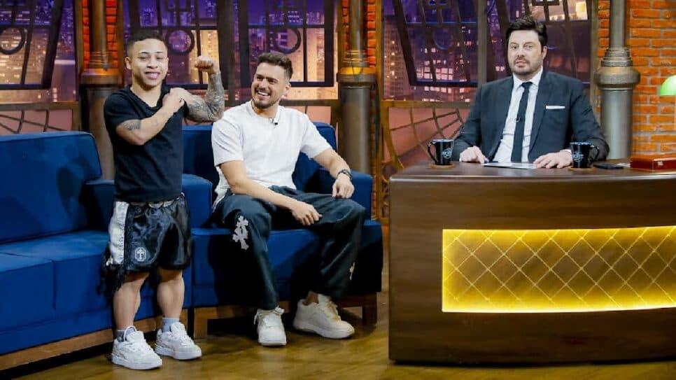 Jon Vlogs revela histórias inusitadas de suas lives e projetos no The Noite desta terça (9)