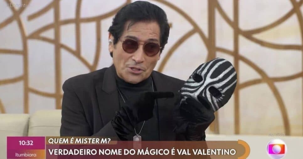 Val Valentino, o nome por trás da máscara do Mister M, em entrevista ao programa Encontro, na Globo (Foto Reprodução/Tv Globo)