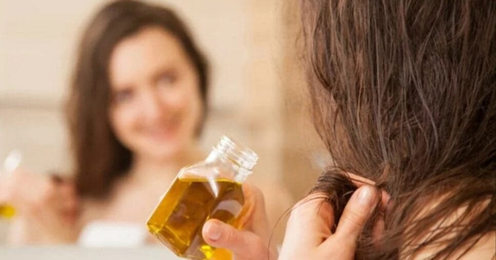 Fios sem frizz e sem quebra: Óleo natural hidrata profundamente e devolve maciez do cabelo