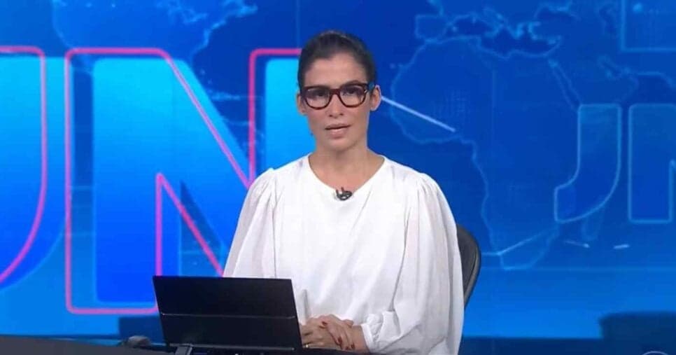 Enquanto o salário mínimo é de R$1621, veja quanto Renata Vasconcellos ganha por 1h trabalhada no JN