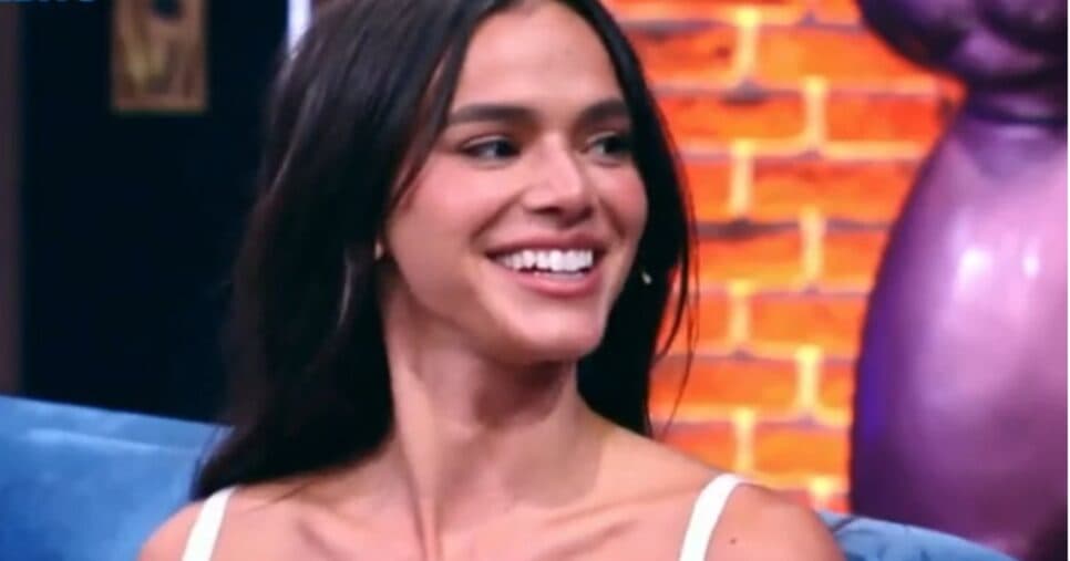 Bruna Marquezine confirma pela primeira vez que já ficou com mulheres