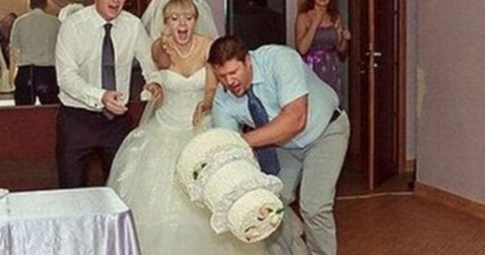 Tombo de bolo de casamento (Foto Reprodução/Arquivo Pessoal/SBT) Tombo de bolo de casamento (Foto Reprodução/Arquivo Pessoal/SBT)